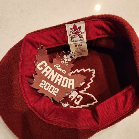 Roots Team Canada 2002 Olympics fleece newsboy hat. Size M - Picture 6 of 6